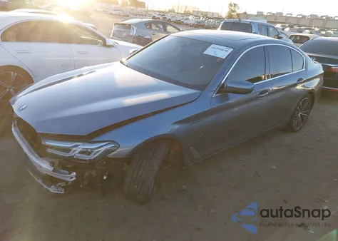 2021 BMW 530E z USA, uszkodzony, nr VIN WBA13AG04MCG37632